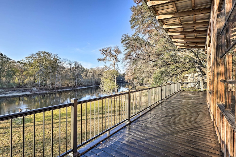 Renovated Fort White Retreat w/ River Access! - Property Image 11