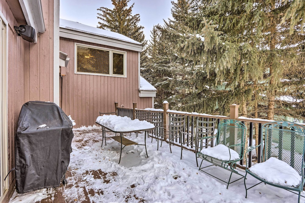 Charming Mtn Home on Golf Course ~ 4 Mi to Slopes! view 3