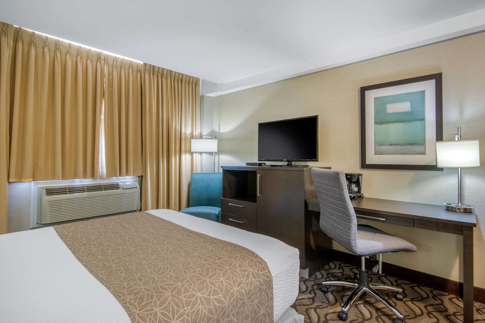 Pleasant Surprise By Signature Vacation Rentals