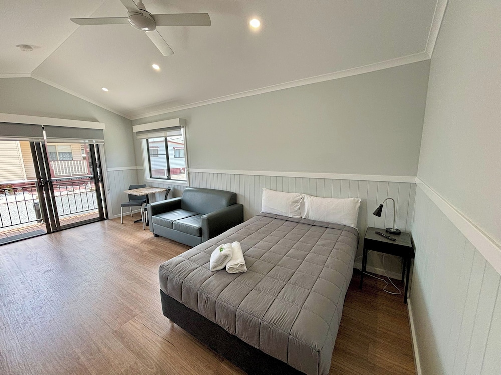 Heatherbrae Holiday Village