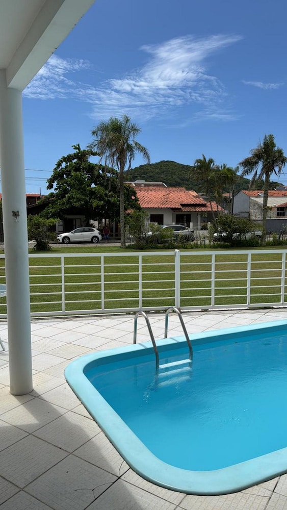 Casa de Praia Brisa do Oceano com Piscina Privativa - São Francisco do Sul