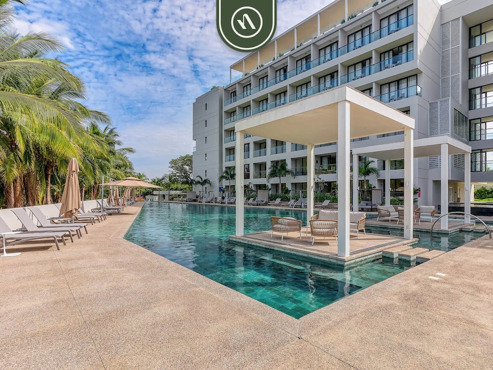 Luxury Condo With Canal View - Near Beach