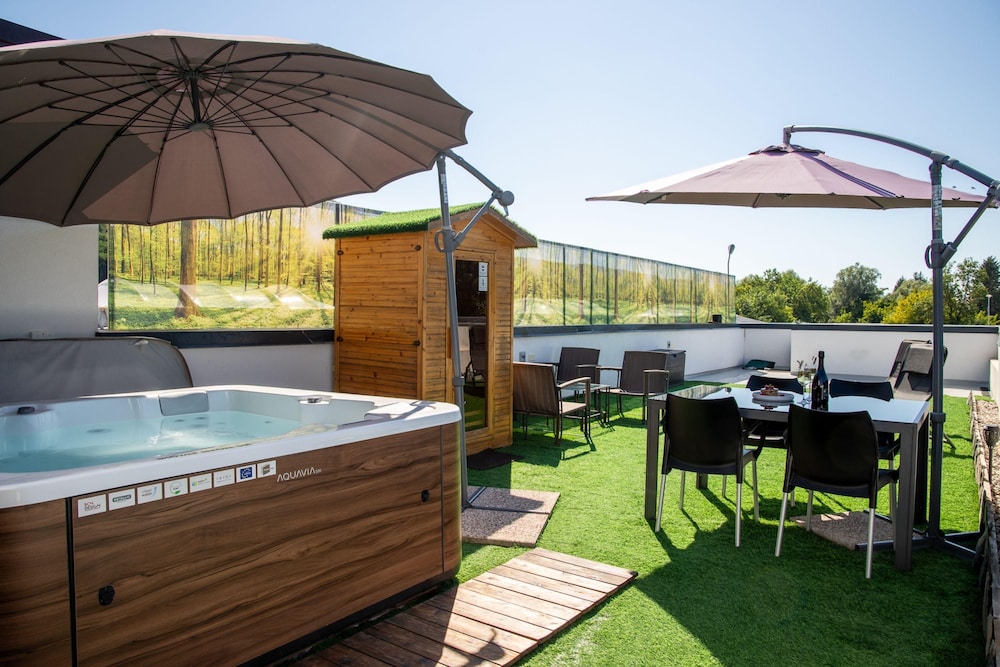 Rooftop Home With Whirlpool Sauna