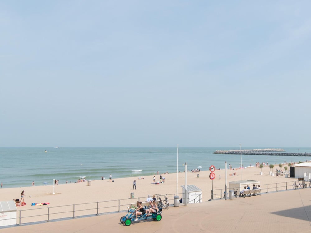 Frontal sea View Studio Apartment in Ostend