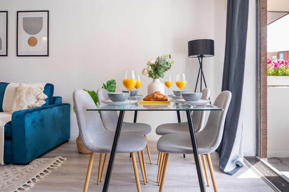 Stylish 1-Bedroom with Balcony near Soho
