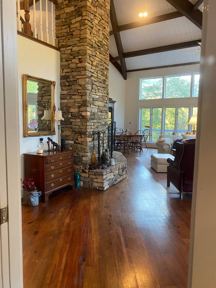 5 BR House- Mt Mitchell Golf Course on the River