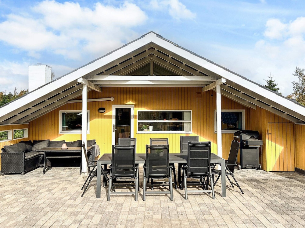 6 Person Holiday Home in Vaeggerlose