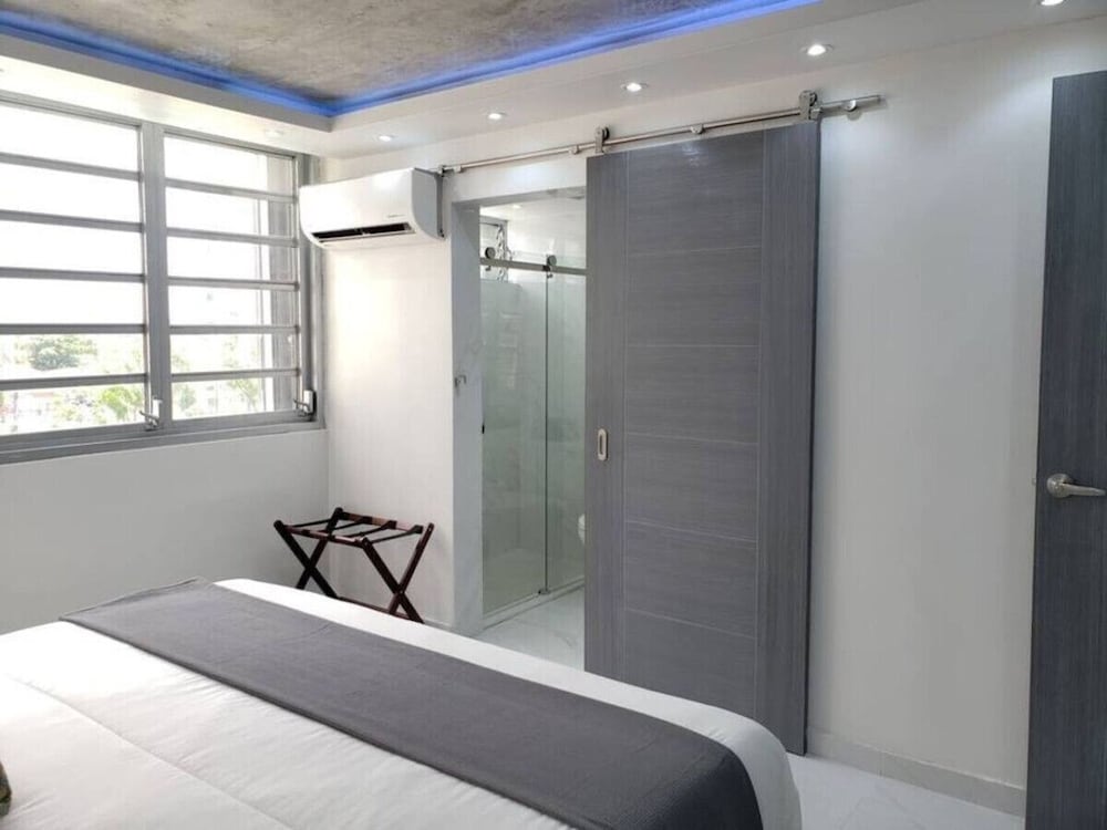 Esperanza Beach 2BDR 2B Oceanfront Pool