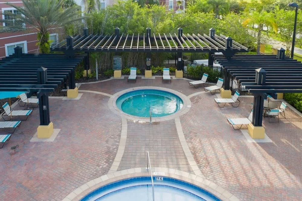 Spacious 2Bd Condo - Pool Hot Tub - Near I-drive
