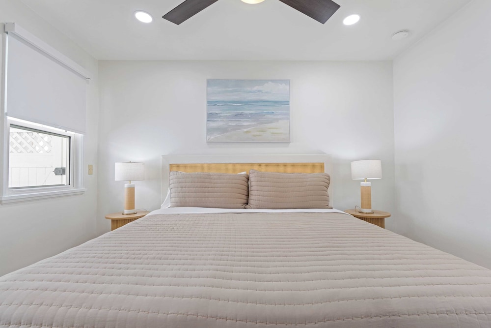 La Jolla Stay w/ Firepit & Walk to Beach Arenas