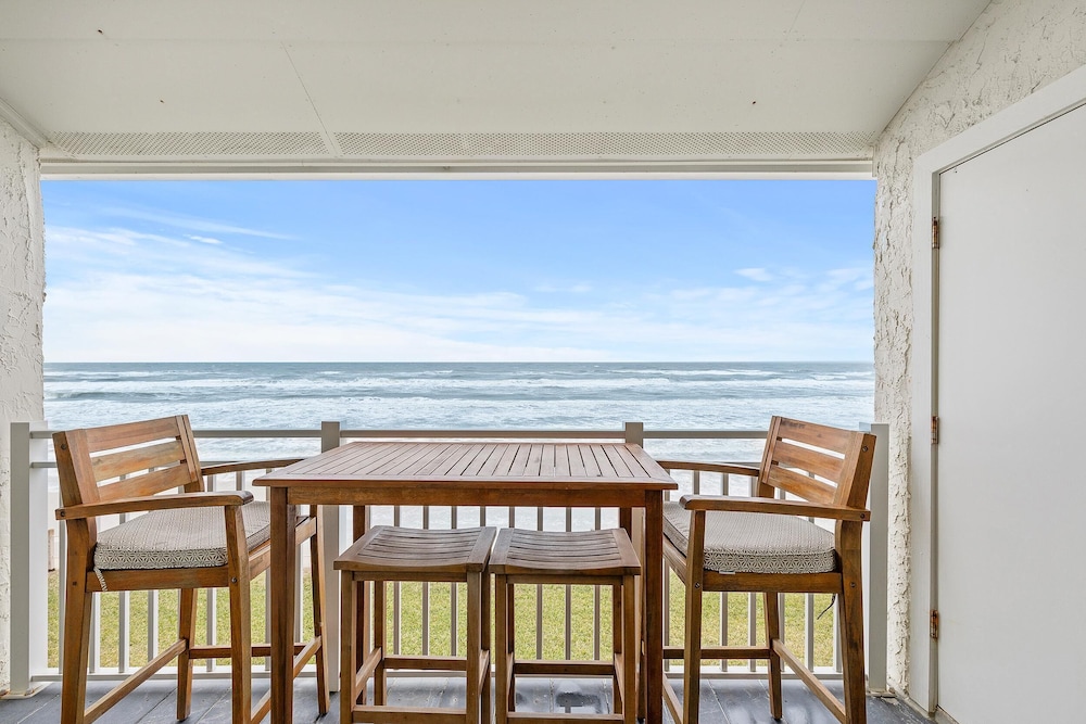 Colony Beach Club 224