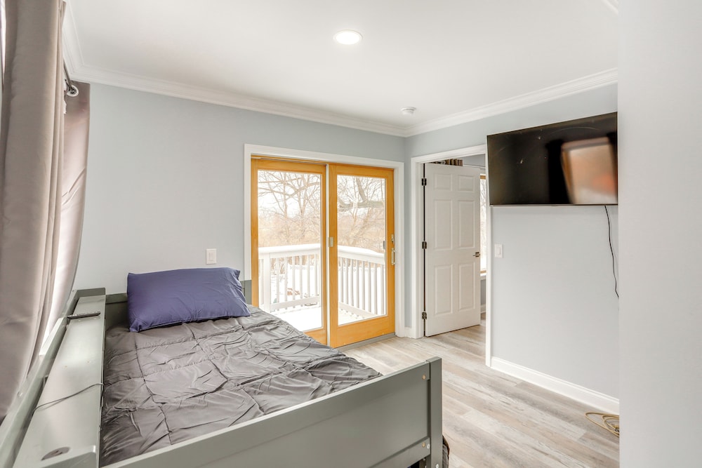 7 Mi to Cedar Point: Retreat w/ Hot Tub & Gazebo