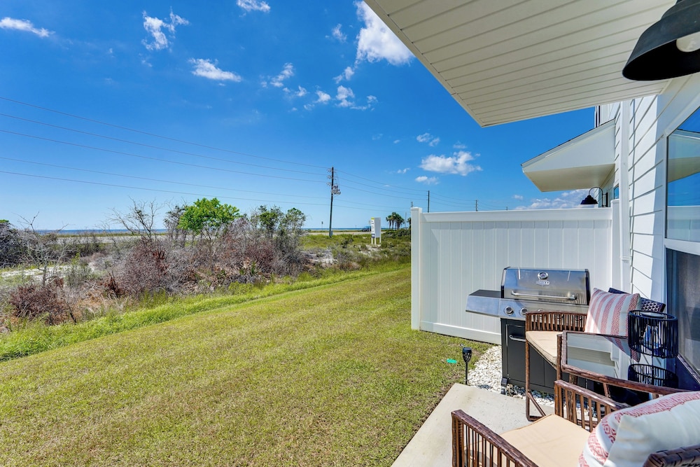 Steps to Ocean: Chic Home w/ Patio in Port St Joe!