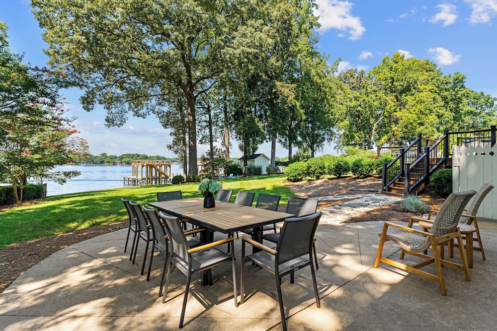 Lakefront Living W/optional Boat Rental