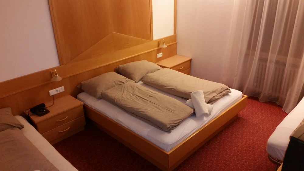 Hotel & Camping Gisser