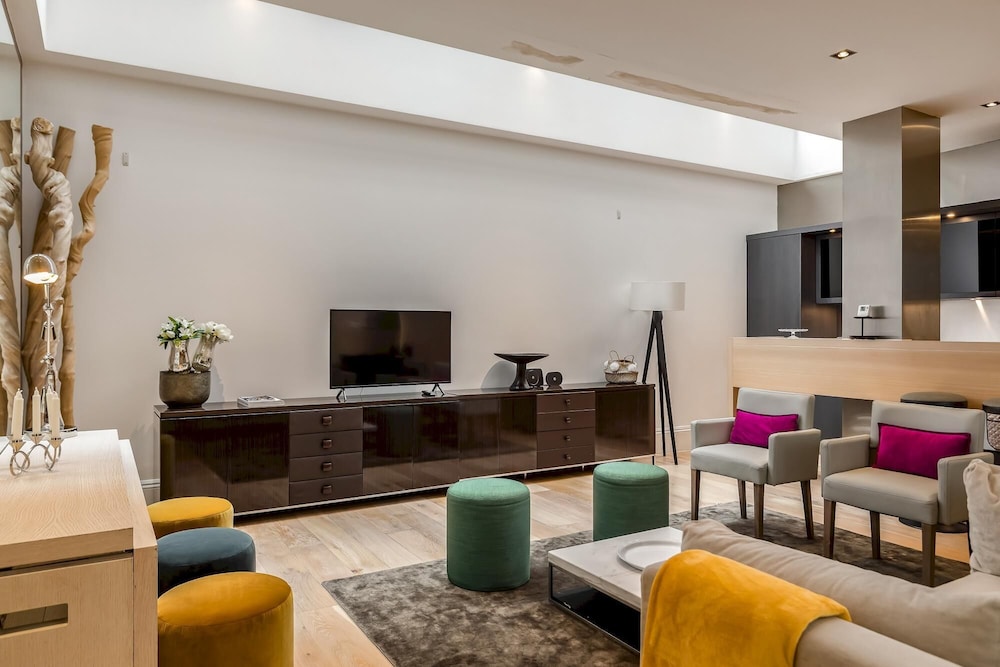 Newly Refurbished 2-bed Apartment in Knightsbridge