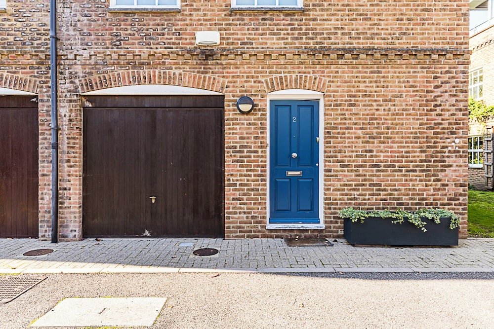 Sleek and Contemporary House in Battersea