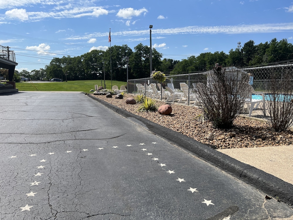 All Star Inn & Suites