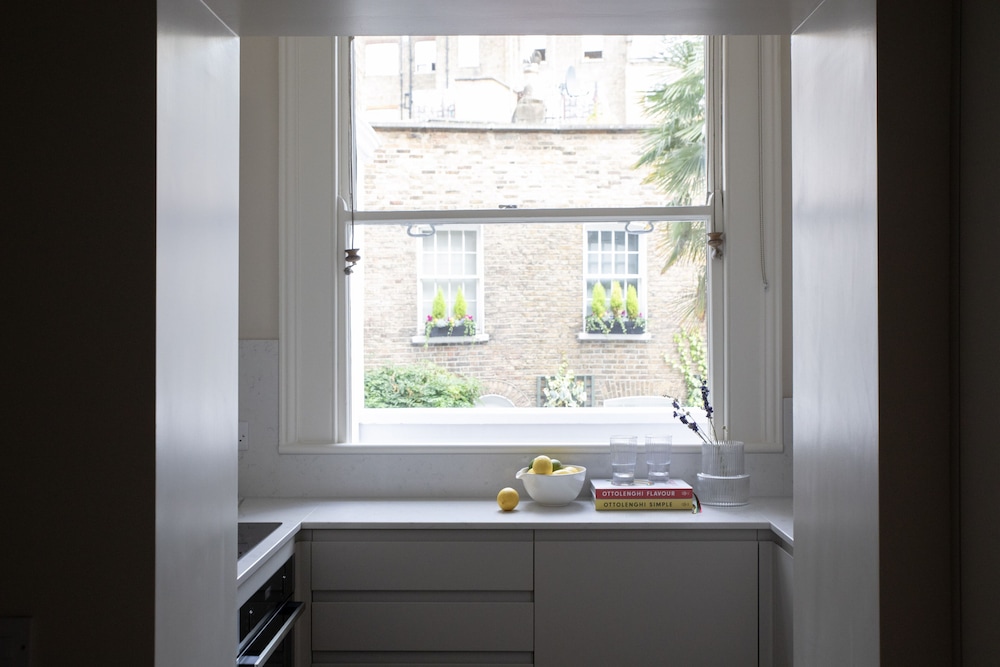 Gulaid House Knightsbridge by Bob W London