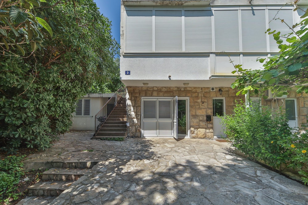 Studio Mediteranska Street view 4