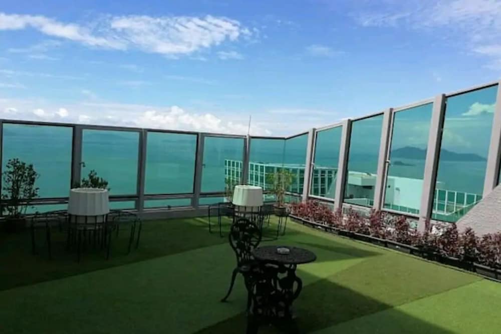 JK Maritime Luxury Suite photo 8
