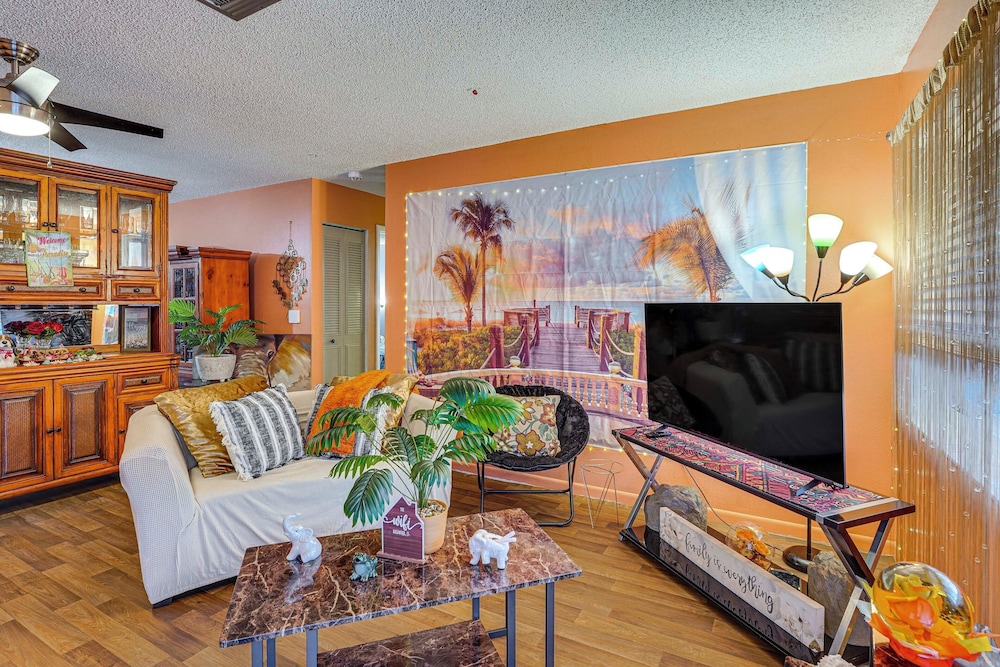 Pet-friendly Horse Capital Hub w/ Patio & Yard