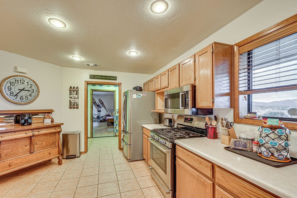 Mtn-view Family Home w/ Grill in Flagstaff!