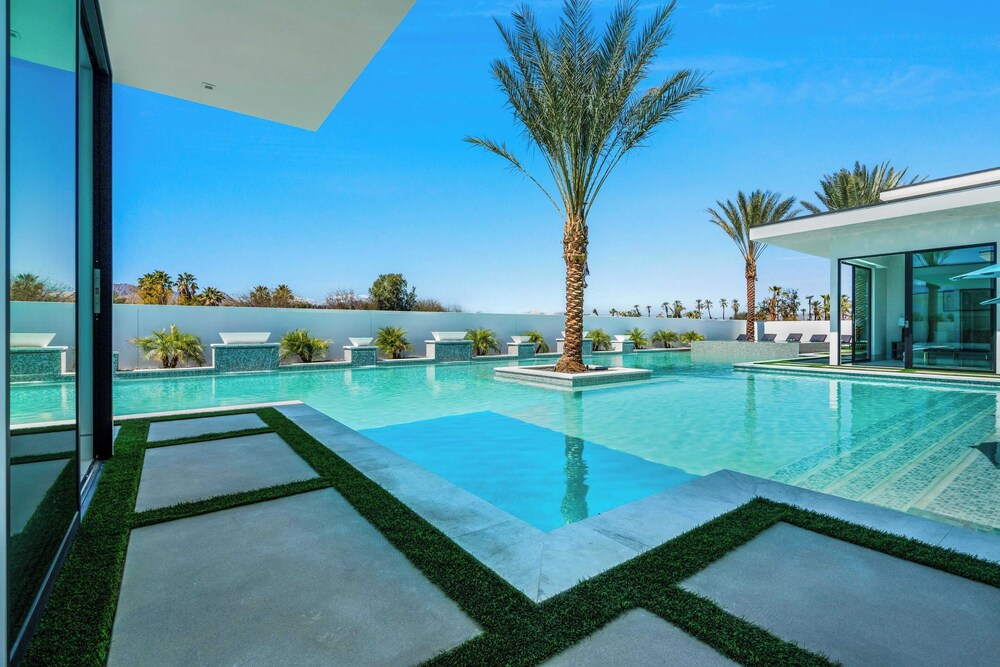 Pool, Hot Tub & Putting Green Minutes From Dining & Golf Bravo Villa #13 by Avantstay
