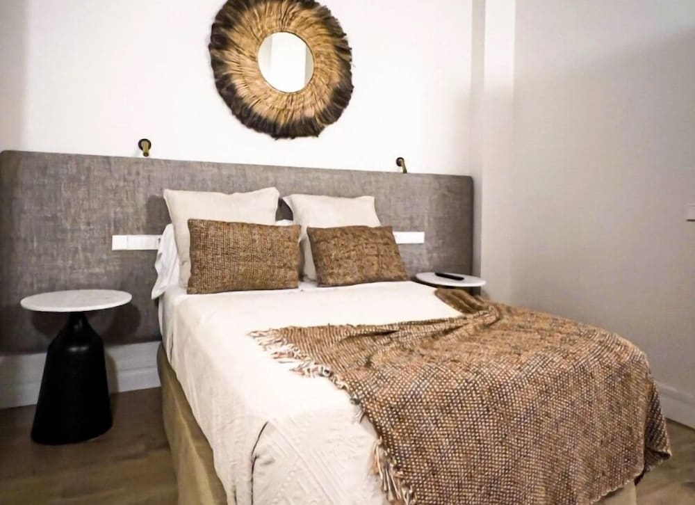 Honest Sevilla Hotel 29