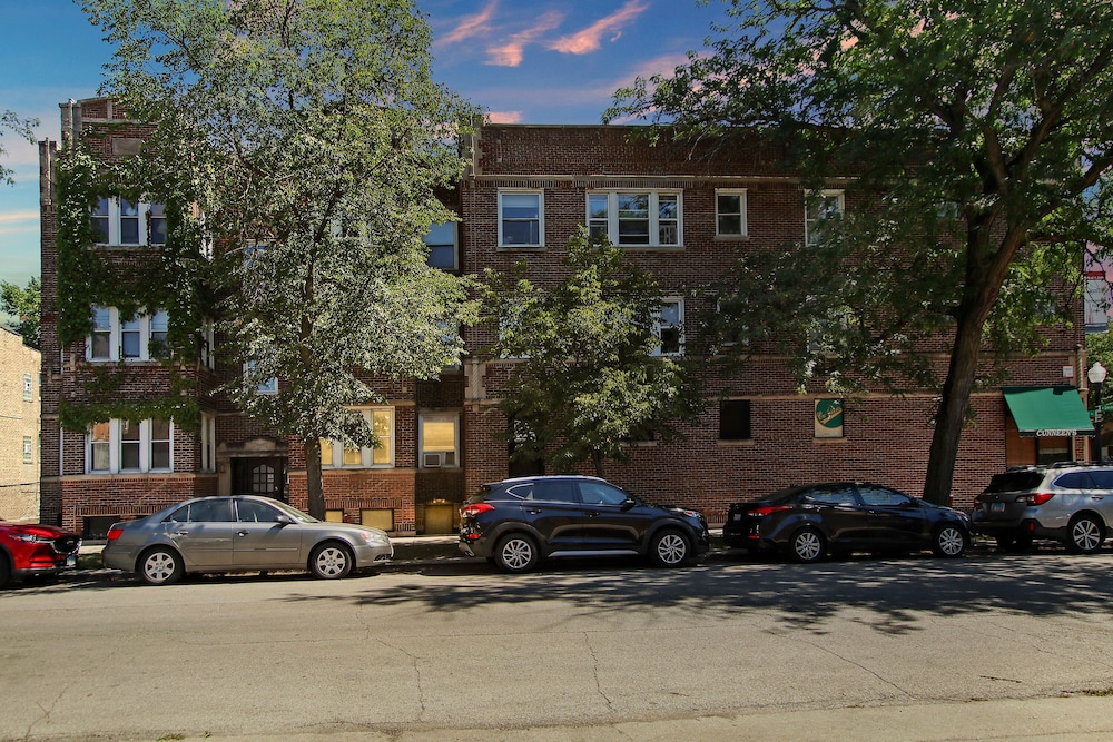 Charming 3BR Rogers Park Home in Newgard view 5