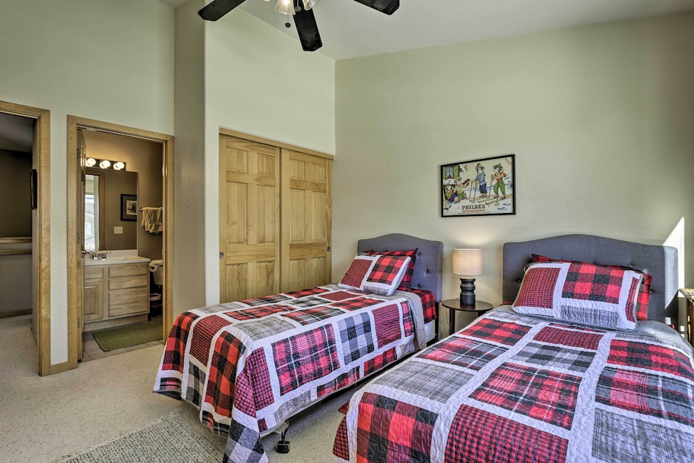 Silverthorne Townhome w/ Hot Tub & Mountain Views! view 5