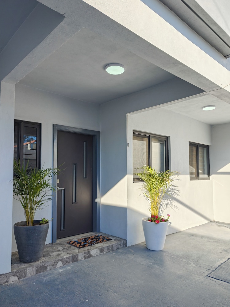 San Carlos Apartment