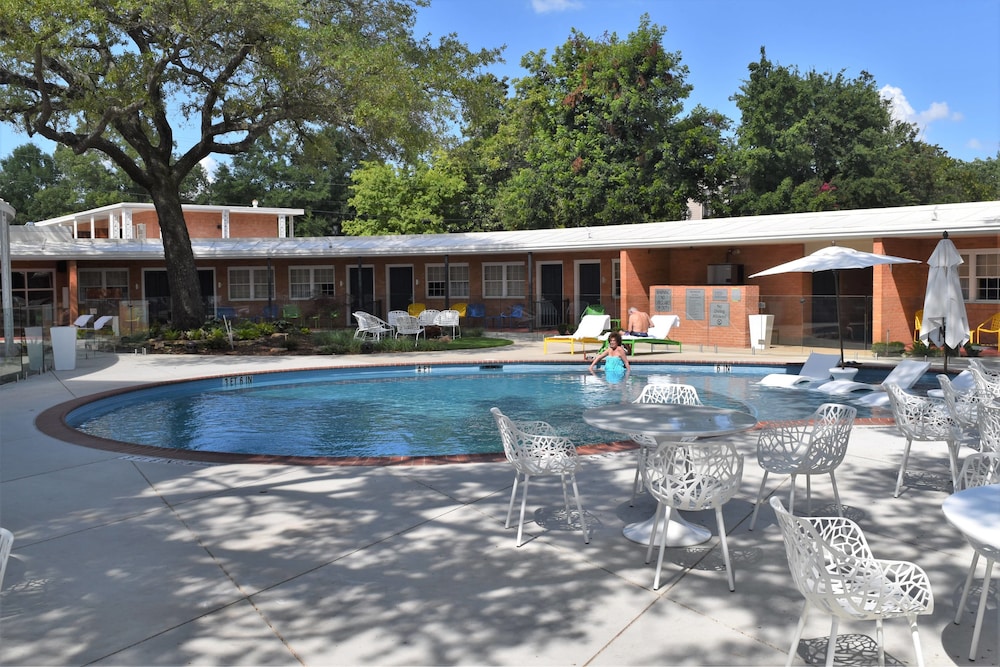 Nacogdoches Vacations - The Fredonia Hotel and Convention Center - Property Image 8