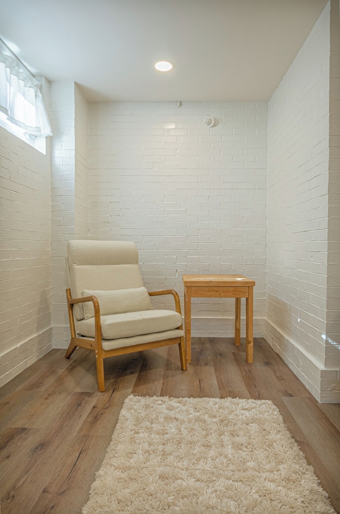 The Midtown Cozy Nook - Near Fort Moore