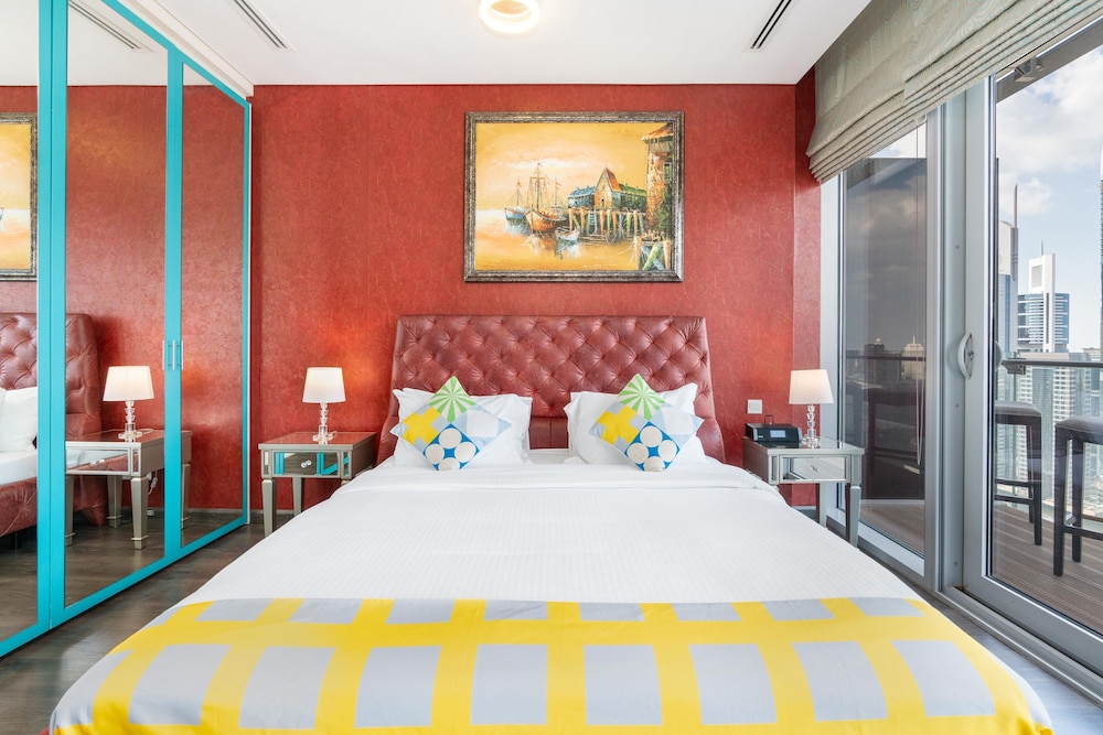 Lux BnB Burj Daman DIFC Sea View