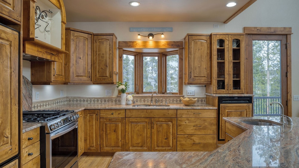 Skate Bowl, Hot Tub & Game Room Breckenridge Adventure Chalet by Avantstay