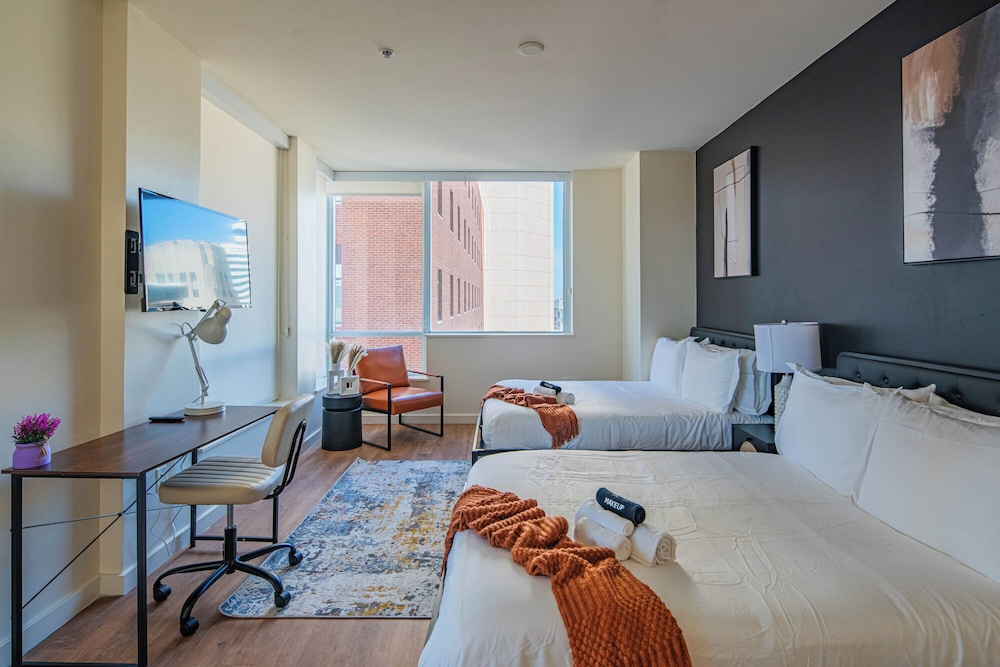 ROVE LIVING/KL - 44 Monroe