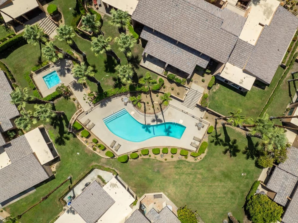 Desert Flower- Ironwood CC Condo Pool Spa