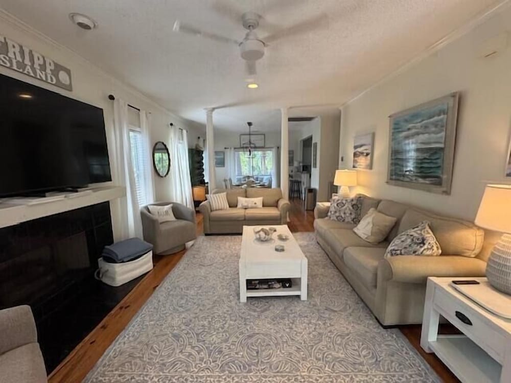 Beautifully Appointed 3-bed, 2.5-bath Home, Great Location Near Beach & Club