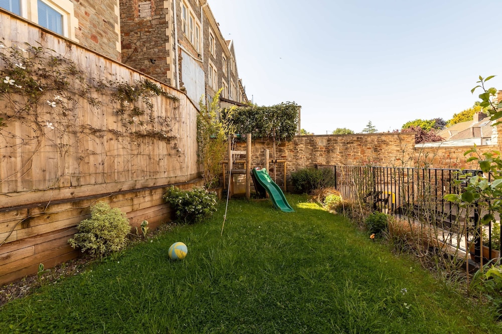 Stylish Family Home With Garden