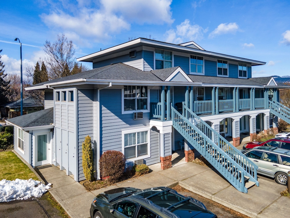 15 Lodge Condo with Hood River Bridge View by RedAwning
