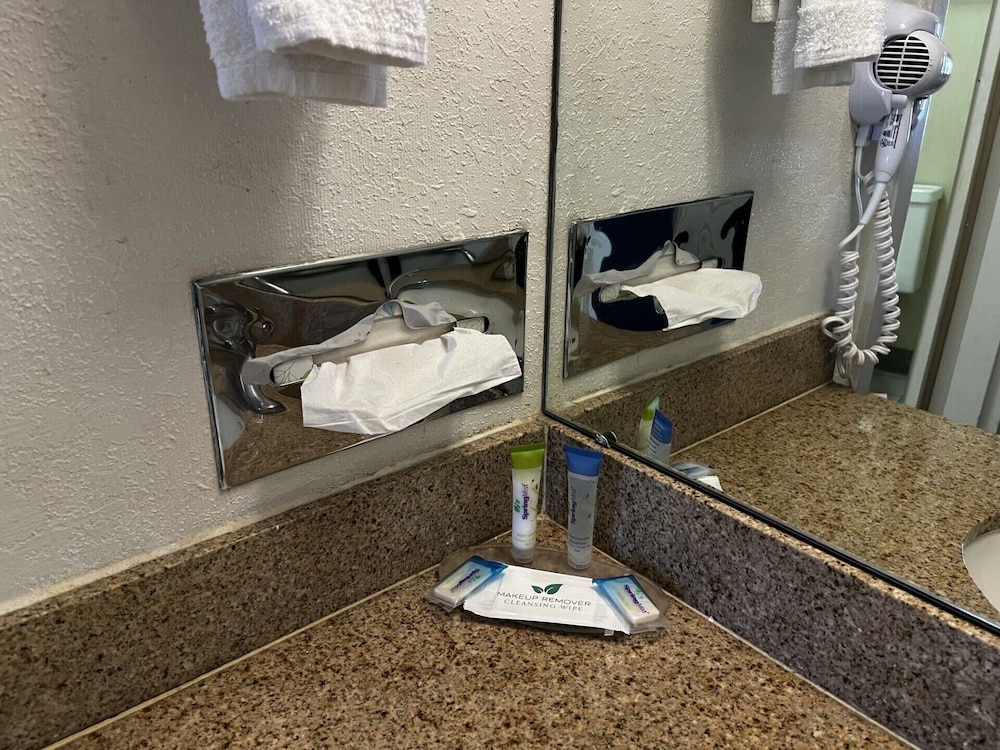 Laramie Vacations - Budget Inn - Property Image 5