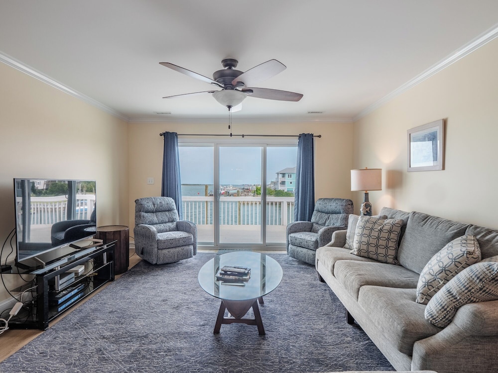 Bear's Den by Topsail Realty
