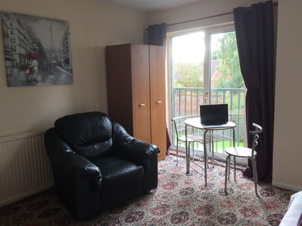Riverside Mews
