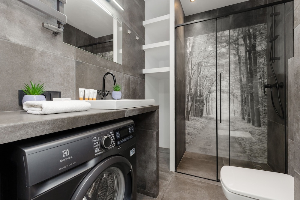 Minimalist Apartment Warsaw by Renters view 3