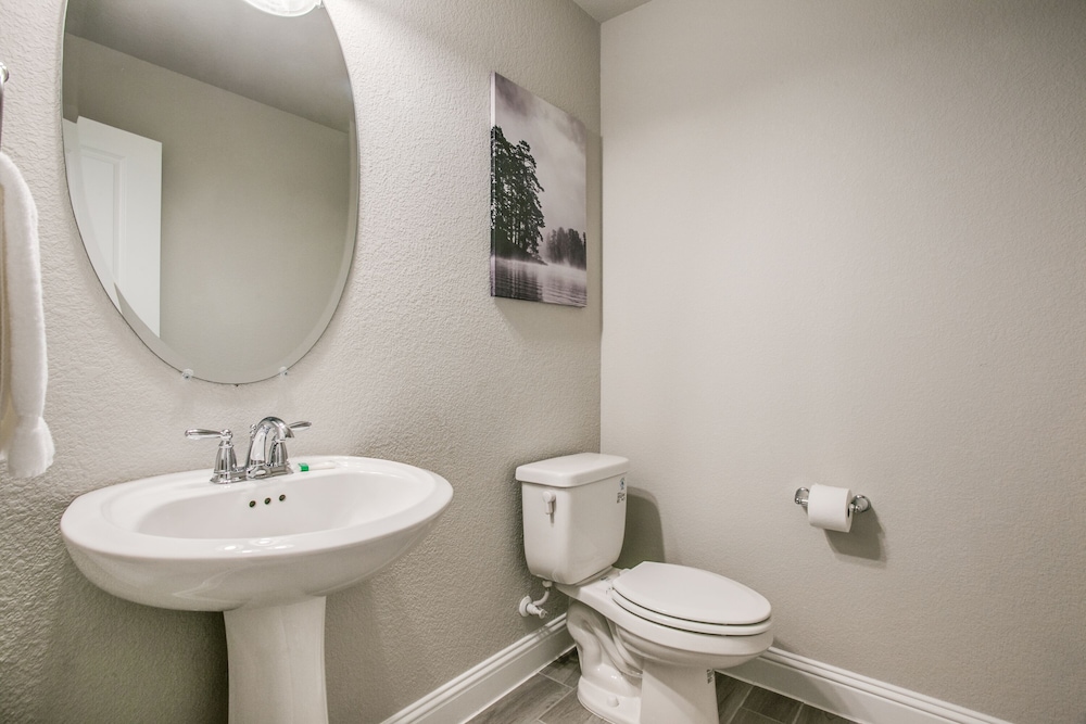 Beautiful furnished 3 bedroom Allen Home - Property Image 3