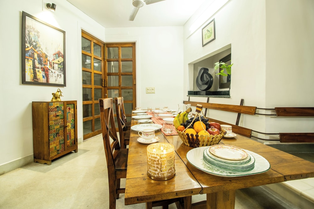 Opulent Antique 3br Villa in Gurugram