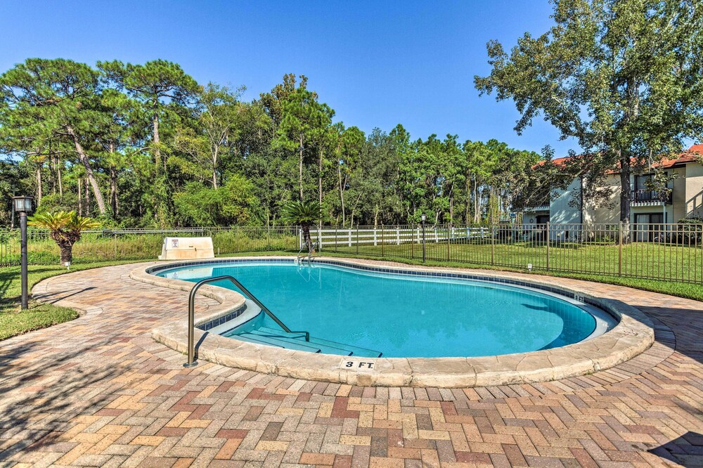 Modern Florida Townhome w/ Community Pool! view 5