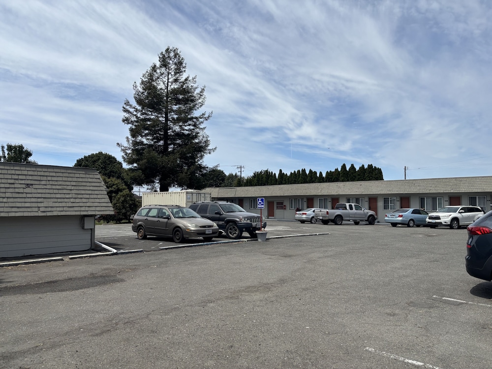 6 Rivers Motel Fortuna near Hwy 101