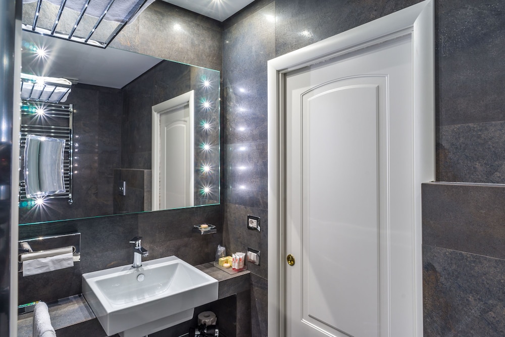 Les Diamants Spanish Steps Suite